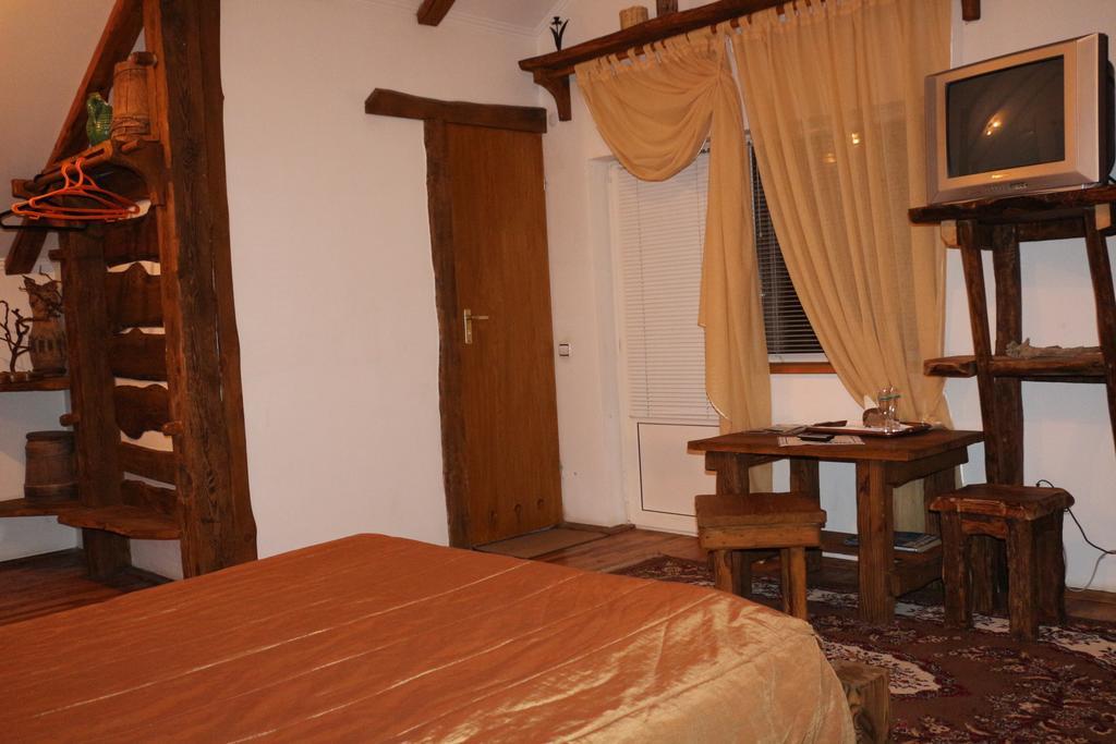 Eco Grill Hotel Restaurant Aquarius Lviv Room photo